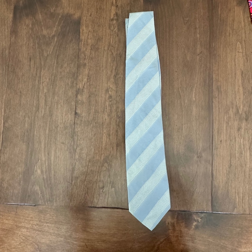 Hugo boss 100% silk tie